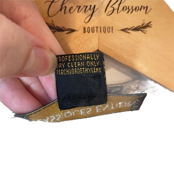 Classiques Entier 100% Silk Animal Print Blouse Size Medium - Picture 5 of 10